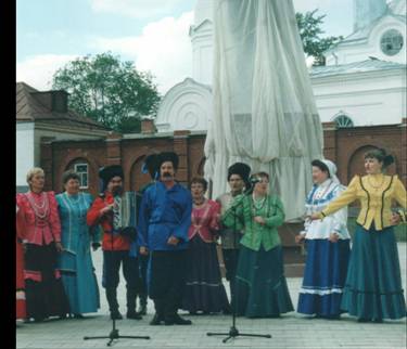 На открытии памятника И.И.Неплюеву