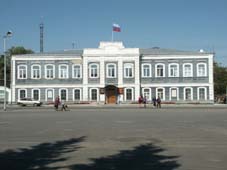 Здание администрации Троицка на Центральной площади